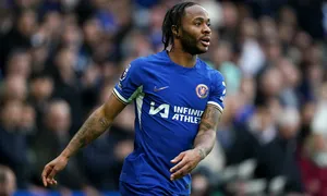 Sterling muốn làm rõ tương lai ở Chelsea