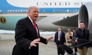 Ông Trump ra 'tối hậu thư' với kiểm soát viên không lưu